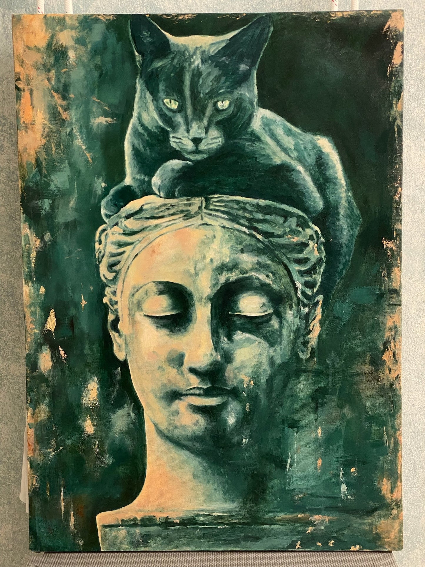 Quadro Dipinto a Mano - Gatto Misterioso e Statua Classica, 60x80 cm